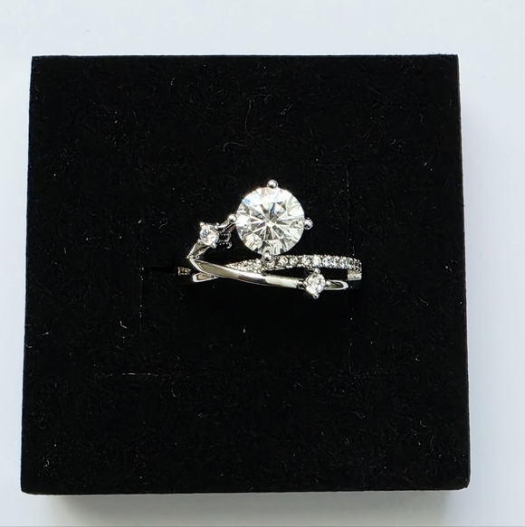 Engagement Ring 1CT Size 6 Moissanite - Picture 1 of 8